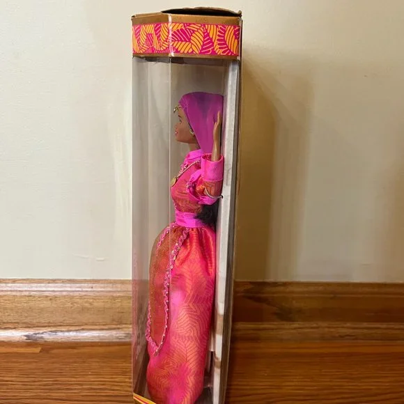 Moroccan Barbie Collector Edition # 21507 - Picture 4 of 8